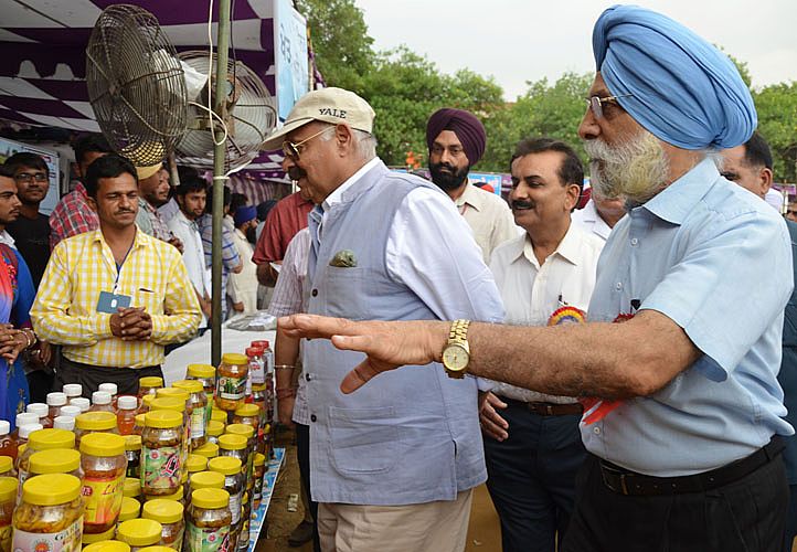 Sh. VP Singh Badnore, Governor of Punjab visited the stalls in 21st Pashu Palan Mela on 22nd September, 2016