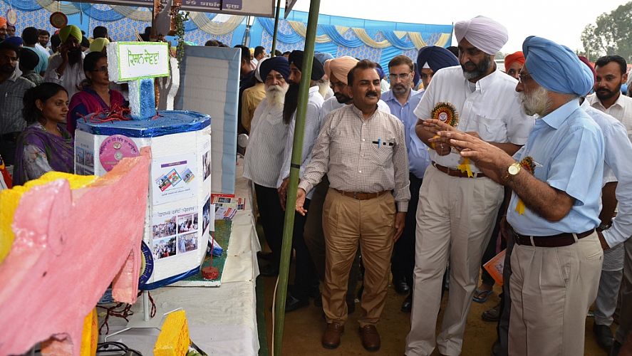 Dr. A. S. Nanda, Vice Chancellor, GADVASAU visited the various stalls in Mela on 22nd Sept. 2017