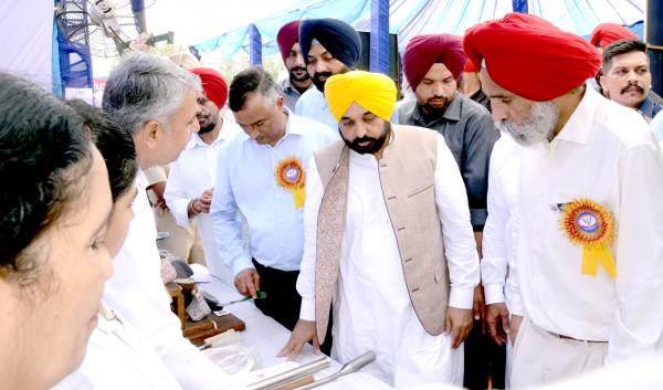 S. Bhagwant Mann, Chief Minister visited the exhibit stalls on Dated 23-09-2022