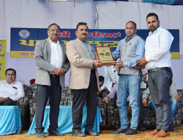 Dr. H. K. Verma, Director of Extension Education awarded the prize for stall exhibition in Pashu Palan Mela (16-03-2019)