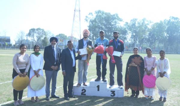 Dr. Inderjeet Singh, Vice-Chancellor with the winners