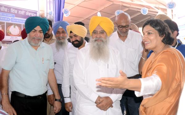 Dignitaries during mela visit