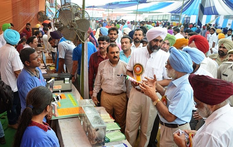 Dr. A. S. Nanda, Vice Chancellor, GADVASU visited the various stalls in Mela on 22nd Sept. 2017