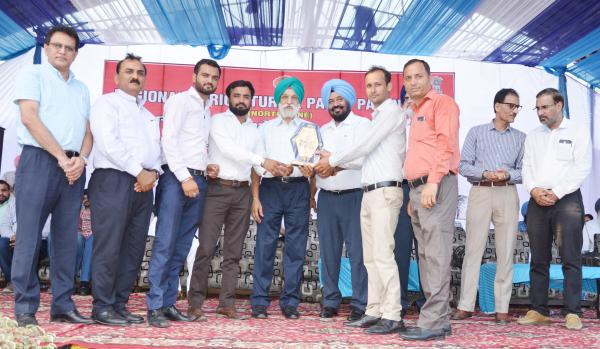 Dr. A. S.  Nanda, Vice Chancellor and other officers of the University awarded the prize for stall exhibition in Pashu Palan Mela (23-09-2019) 