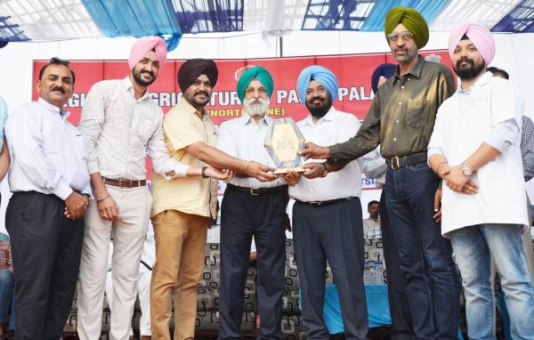 Dr. A. S.  Nanda, Vice Chancellor and other officers of the University awarded the prize for stall exhibition in Pashu Palan Mela (23-09-2019)