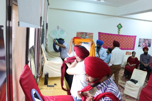 Turban Tying Competition in the Virasat Mela